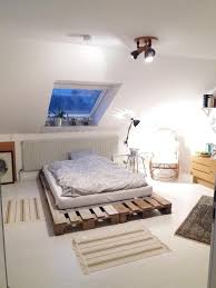 Kinderbett massivholz, kinderbett buche, kinderbett kiefer, kinderbett metall: Diy Palettenbett Fur Einen Gemutlichen Schlafbereich Diy Bett Paletten Schlafzimmer Zimmer Wohnen Wohn Schlafzimmer