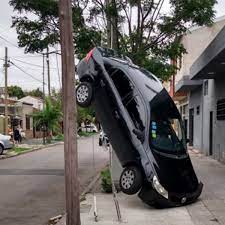 Se produjo un fuerte accidente en remedios de escalada y varias personas resultaron heridas. Insolito Accidente En Lanus Los Vecinos No Encuentran Explicaciones Filo News