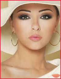 Latest Makeup Trends For Fall Winter 2018 Beststylo Com Makeup Trends Perfect Lipstick Color Perfect Lipstick Latest Makeup Trends