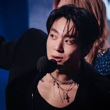 JUNGKOOK giving his speech as BTS WON THREE AWARDS AT #AMAS❤️‍🔥💥 🏆ARTIST OF THE YEAR 🏆SONG OF THE SUMMER 🥇BEST MALE KPOP ARTIST