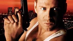Ma scène culte de piège de cristal, par john mctiernan le réalisateur du classique avec bruce willis évoque la scène de la mort du méchant, hans gruber. Die Hard Piege De Cristal Est Le Plus Grand Film De Noel Jamais Realise Premiere Fr