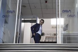 256 din codul penal care constă în primirea de către un funcţionar, direct sau indirect, de bani ori de alte foloase, după ce a îndeplinit un act în virtutea funcţiei sale şi la care era obligat în temeiul acesteia. Ludovic Orban Pus Sub Control Judiciar Intr Un News Ro