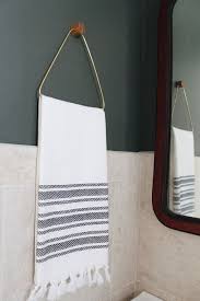 Join the decorpad community and share photos, create a virtual library of inspiration photos, bounce off design ideas with fellow members! 21 Designer Ways To Store Decorate With Bath Towels