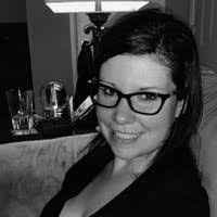 Sara Vanwinkle's Instagram, Twitter & Facebook