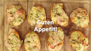 In Den 90er Jahren Waren Pizzabrotchen Auf Jeder Party Ein Renner Zu Recht Denn Sie Schmecken Nicht Nur Hervorragend Coole Snacks Lebensmittel Essen Rezepte