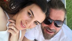 Lise mezuniyetinin ardından üniversite öğrenimini de i̇ngiltere'de tamamlayan alkoçlar, university of westminster'dan mezun oldu. Ertugrul Star Engin Altan Duzyatan S Wife Neslisah Alkoclar Celebrates Her 32nd Birthday