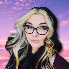 Samantha Mcphail's Instagram, Twitter & Facebook