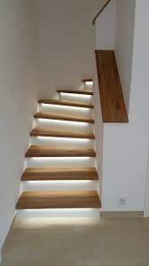 Led Treppe Holztreppe Mit Beleuchtung Holztreppe Treppe Holz Treppe Haus