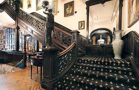 Reservation should be made through our dining room office at diningroom@thenationalartsclub.org or 212.477.2389. The Clubhouse The National Arts Club