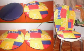 Quando aluguei a #oficinadcoracao eu não tinha cadeiras sobrando em casa, portanto tinha que material peça a ser pintada lixas (se necessário) tinta spray na cor desejada espuma e tecido papelão ou plástico para cobrir o como fazer: Como Forrar Cadeira 25 Ideias Indispensaveis Para Reformar Artesanato Passo A Passo