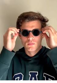 Stand Out with Stylish Crystal Glasses