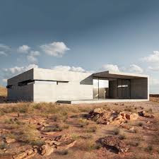 This Minimalist Desert House Is Powered Only By Solar Energy Architect Amp Designer Marcthorpe 39 S Desert Homes Amazing Buildings Architect