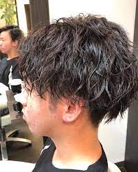 櫻井真紀 オムヘアーセカンド さんはinstagramを利用しています メンズパーマ 職場でも派手すぎないツイスト 耳かけサイドパート やり過ぎないツーブロック ビジネスシーンでのsummer style メンズパーマ ツイスト メンズ パーマ