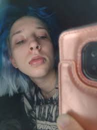 Hey guys 🌸 Does anyone has experience with this type of smiley piercing? I  think about getting one with just a bit more tiny spikes. Are there more  risks then a snake