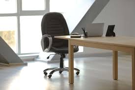 Si vous travaillez dans un bureau, vous y passez probablement la majeure partie de votre journée de travail, sinon la totalité. Comment Choisir Un Fauteuil De Bureau