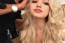 Dove cameron isn't afraid to confess her love. Watch Dove Cameron Transform Into Mal For Descendants 2 Tigerbeat