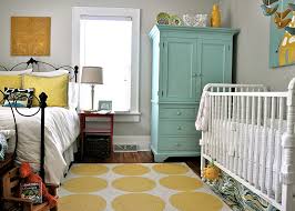 In einem kleinen kinderzimmer kann außerdem das umstellen der möbel bereits mehr freie fläche lose kleinteile sind in einem sicheren kinderzimmer nicht zu finden, steckdosen sind (in der ganzen. Schlafzimmer Und Kinderzimmer Im Selben Raum 54 Fotos Kombinierte Raumaufteilung Inneneinrichtung Fur Kind Und Eltern