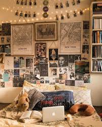 Zshavette Ghianne On Instagram Where Do You Usually Read My Bed Always My Bed Recently I Have Been In 2020 Retro Bedrooms Room Ideas Bedroom Retro Room