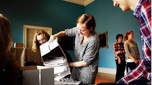 Demokrati, også kalt folkestyre, er en styreform der folket, forstått som landets voksne innbyggere, velger representanter som utformer lovene og tar viktige politiske beslutninger. Demokrati Store Norske Leksikon