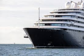 Litoral do Paraná recebe cruzeiro de luxo com passageiros da Europa e EUA