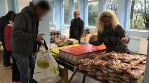 Hi everybody ;) please, i want to translate secours populaire, it's an association which help persons in a percarious position. Villeneuve D Ascq Le Secours Populaire A Rouvert Son Antenne A Lille 1