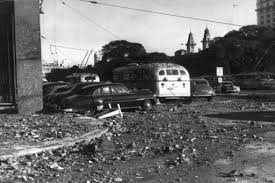 El 16 de junio, aviones navales la cgt convoca una concentración en plaza de mayo; Se Cumplen 65 Anos Del Bombardeo A Plaza De Mayo Para Derrocar A Peron Que Causo Mas De 350 Muertos La Arena La Pampa
