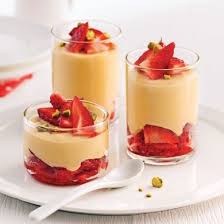 Verrines Creme A L Erable Fraises Et Pistaches Desserts Food Sweet Recipes