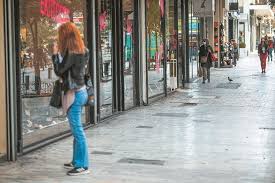 Σύμφωνα με την απόφαση της γενικής γραμματείας εμπορίου και προστασία καταναλωτή, σήμερα μεγάλη παρασκευή, τα σουπερμάρκετ έχουν για τις ημέρες από δευτέρα έως σάββατο επιτρέπεται τα καταστήματα, εμπορικά και τροφίμων, να λειτουργήσουν με διευρυμένο ωράριο λειτουργίας, από. Agora Katasthmata Soyper Market To Wrario Leitoyrgias Th Megalh Paraskeyh Kai To Megalo Sabbato Newmoney