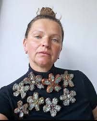 In the last decade, more and more artists are using recyclable materials  and waste as material for their works. Undoubtedly one of them is the  extremely talented, and innovative American self-taught artist