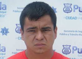 Cuando Braulio Patiño Rojas, de 22 años de edad, vio llegar a la policía, arrojó la llanta que acaba de desmontar de una camioneta - autopartes