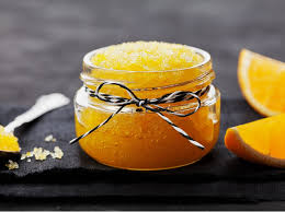 Wenn du aufs peeling selber machen mit früchten oder anderen frischen zutaten setzt, musst du sie bald aufbrauchen. Peeling Selber Machen Das Rezept Fur Zuckerpeeling Mit Orange Liebenswert Magazin