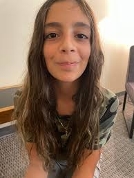 What hairstyle suits mildly curly rough hair?