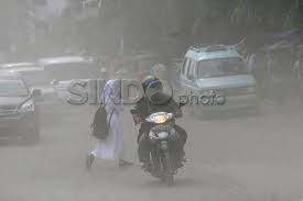 Pencemaran udara sering dilakukan oleh banyak pihak, namun tak semua orang menyadari dampak negatif atas tindakannya tersebut. Bmkg Soal Kualitas Udara Jakarta Debu Meningkat Tapi Belum Membahayakan