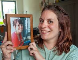 Helaas kan alcohol of andere drugs die relatie heftig verstoren. Liefde Amanda En Patrick Bloeit Op Na Moord Op Zussen Soms Voelde Ik Me Schuldig Binnenland Destentor Nl