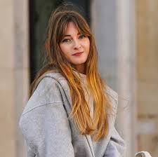 Capelli lunghi e mossi con frangia allineata, tra le idee tagli capelli per il 2015. Taglio Capelli 2021 Con Frangetta A Tendina Autunno Inverno