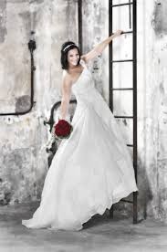 Jede frau hat einen traum über ihre hochzeit! Fur Jede Figur Das Perfekte Brautkleid Finden Braut Org