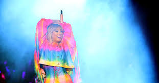 Funnily, part of his left eye is brown, while the rest of his left iris and right eye are blue,. The Taylor Swift Scooter Braun Controversy Explained Vox