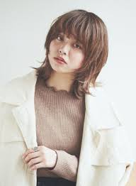 ミディアム 外ハネマッシュウルフ claude monet h2o aveda 渋谷ヒカリエshinqs店の髪型 ヘアスタイル ヘアカタログ 2019秋冬 マッシュ ウルフ ヘアスタイル レイヤーカットヘア