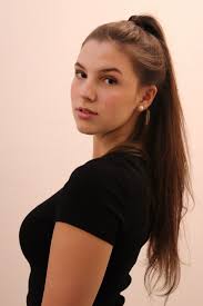 Mia Bender's Instagram, Twitter & Facebook