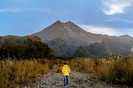 Selamat datang di pengamatan gunung merapi (level 2 / waspada sejak 2018). 8 Destinasi Dengan Pesona Gunung Merapi Indah Banget