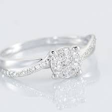 Une demande en mariage, une naissance ou tout simplement l'envie de déclarer sa flamme : Bagues Etoile Or Diamant 4 Griffes Blanc 375 1000 Histoire D Or
