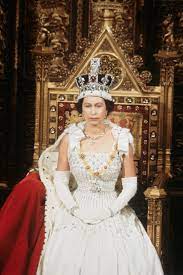 Queen elizabeth und ihre schwester prinzessin margaret. Die Kronung Von Queen Elizabeth Ii Von Albtraumhaften Momenten Bis Zu Bezaubernden Details Vogue Germany