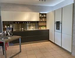 Outlet dell' arredamento si occupa di arredamento proviene da stock e fallimenti, aste, fine produzione e fine mostre, da un'esposizione fieristica, o da una promozione di arredo casa all'estero. Arredamento Veneta Cucine Cernusco Sul Naviglio Sconti Fino Al 70