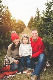 Family Photo Ideas Christmas Card Christmas Tree Farm Poses Marielle Marie Photography Family Session Family Photography Family Photos