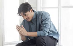 Semua materi lagu dan lirik merupakan hak cipta dari pemilik yang bersangkutan. Gambar Kebahagiaan Dalam Lagu