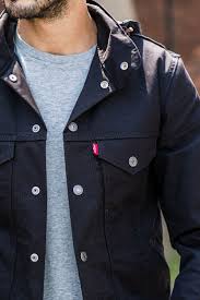 The Levi S Commuter Trucker Jacket Has A Secret Hood Stashed In The Collar Moda Hombre Ropa Masculina Chaquetas Masculinas