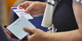 Les élections régionales, qui ont lieu tous les six ans, s'organisent selon un scrutin de liste proportionnel à deux tours avec prime majoritaire. 2qtaa6m1qr6l6m