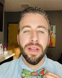 You guys!!! Guess what?! We have @mr.cosmeticc himself coming February 13th  for a Botox party at Bare!! Botox and Disport for $8.99, say whatttttt?!  Call the salon or go online to get