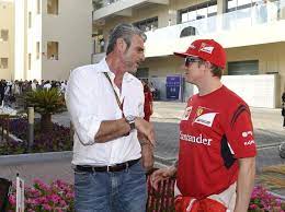 Kimi vestía traje azul marino y camisa blanca, aunque eso no fue lo más llamativo del enlace, lo más sorprendente fue que ni siquiera su compañero de equipo, sebastian vettel, estaba invitado. Metti Un Bresciano Al Volante Della Rossa Corriere It