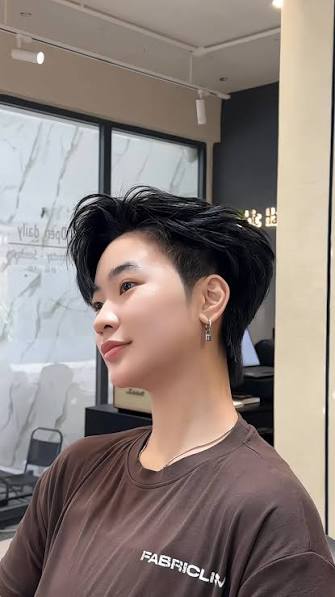 Phong cách tóc Sơn Tùng MTP - Edric Messy Quiff x Mocha Brown.  #EdricHairStudio #EdricHairStyle #SonTungMTP #MessyQuiff #MochaBrown  #TocNamDep #MenHairStyle | Edric Hair Studio